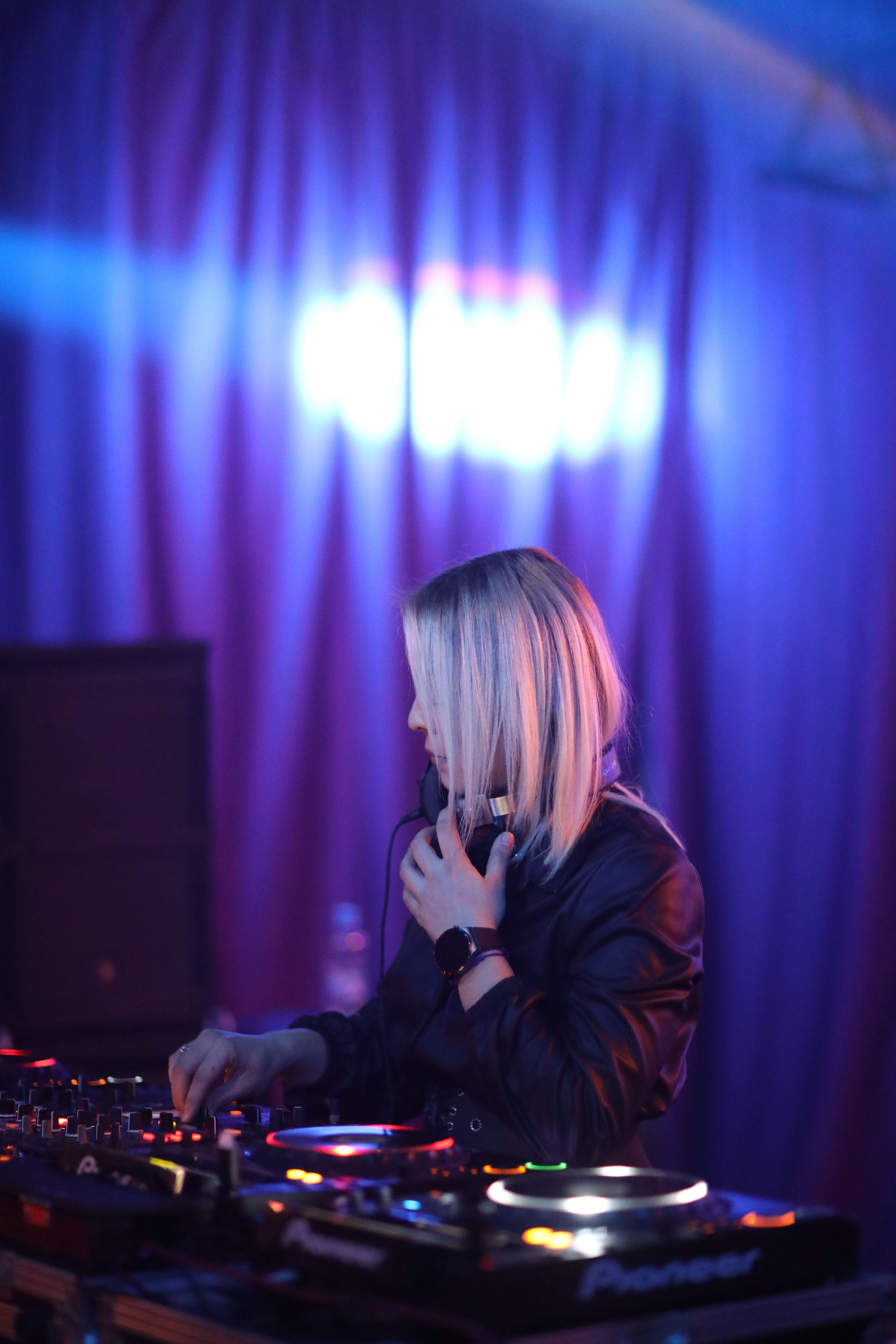 DJ